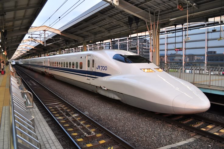 Tokaido Shinkansen 700 series at Kyoto Station